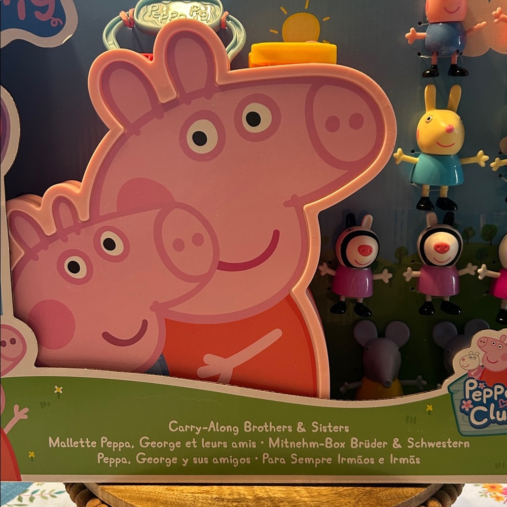 Peppa Pig Carry-Along Brothers and Sisters 9 Figures & Carrying Case New Ages 3+ - Picture 4 of 13